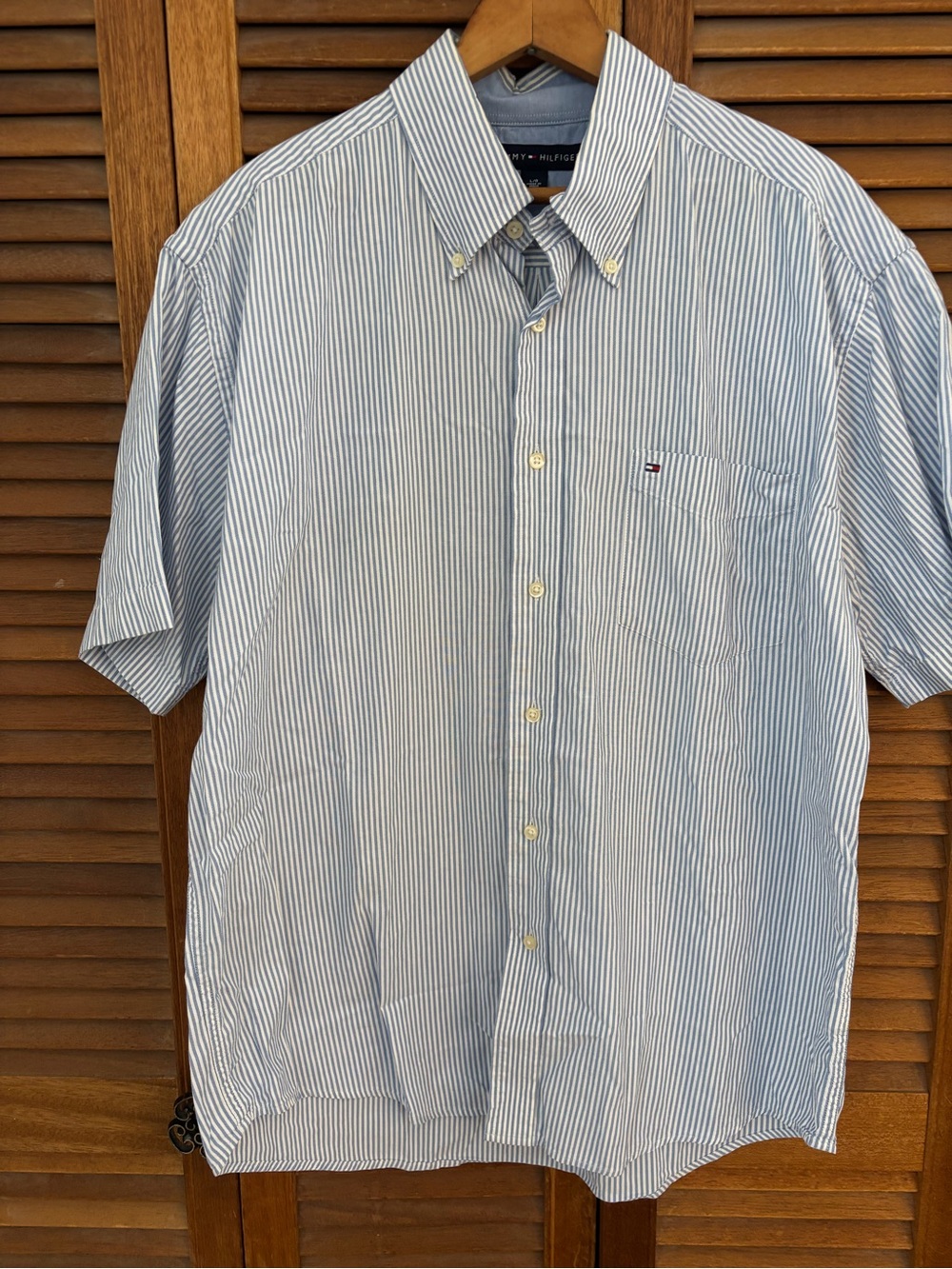 Tommy Hilfiger Men’s Blue and White Striped Short-Sleeve Button-Down Shirt